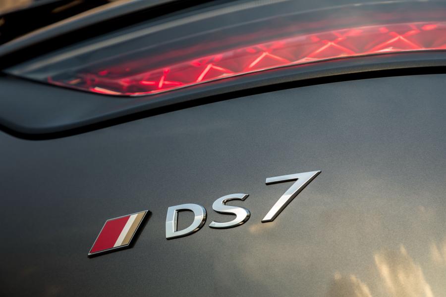 Логотип DS 7 Crossback Performance Line (X74) 2017 года  (WW) (фото 7 из 16)